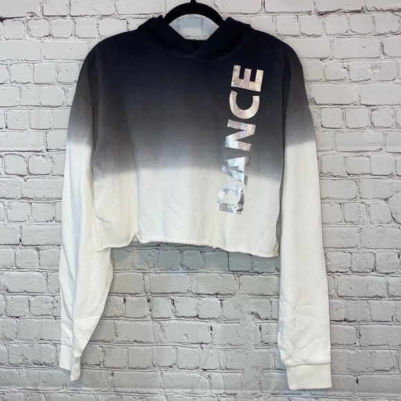 Tops - 🇺🇸 NWT Black & White Ombré Cropped Hoodie